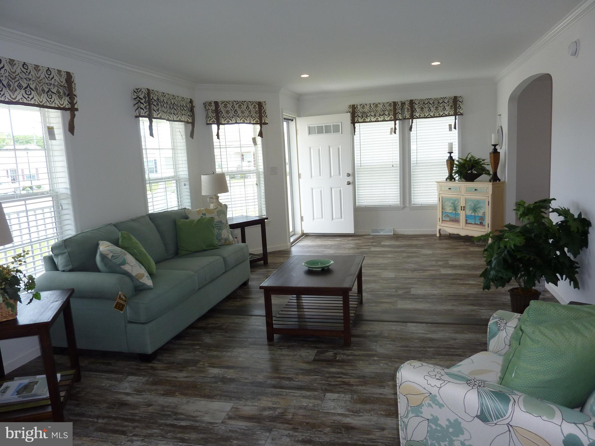 1235 Media Road Smyrna, DE 19977 - Photo 6 of 29 Living Room