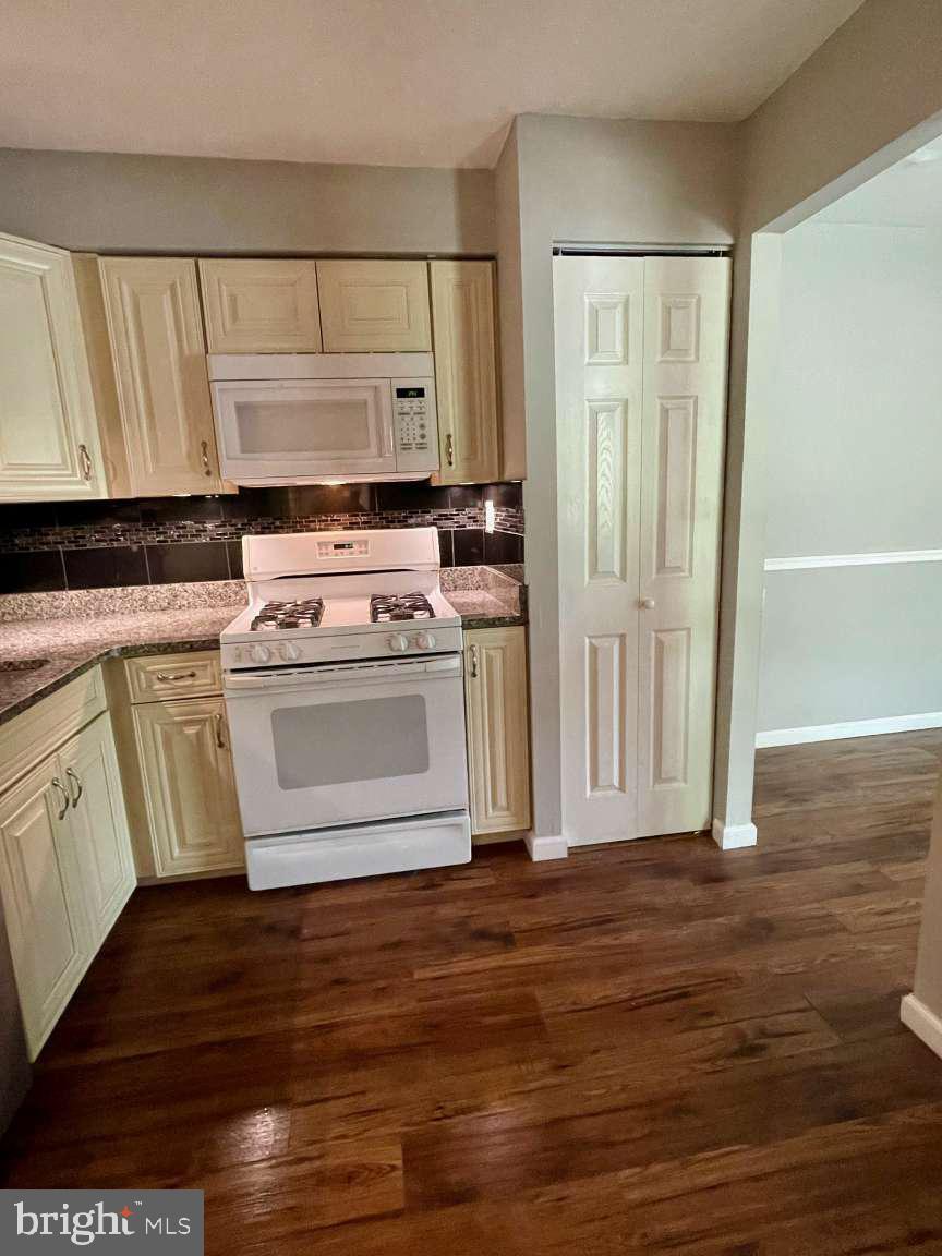 319 Shawmont Avenue, Unit A Philadelphia, PA 19128 - Photo 9 of 21