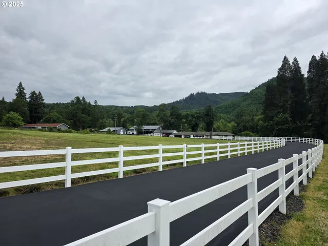 a view of a bench in a backyard
