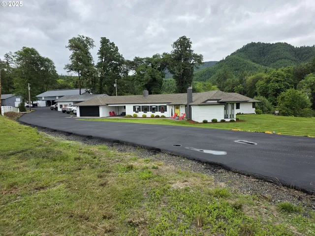 a view of a lake with houses