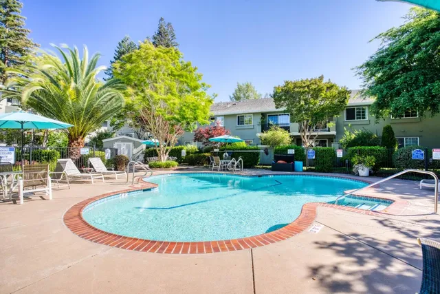 $1,347,520 | 20 Willow Road, Unit 26, Menlo Park, CA 94025