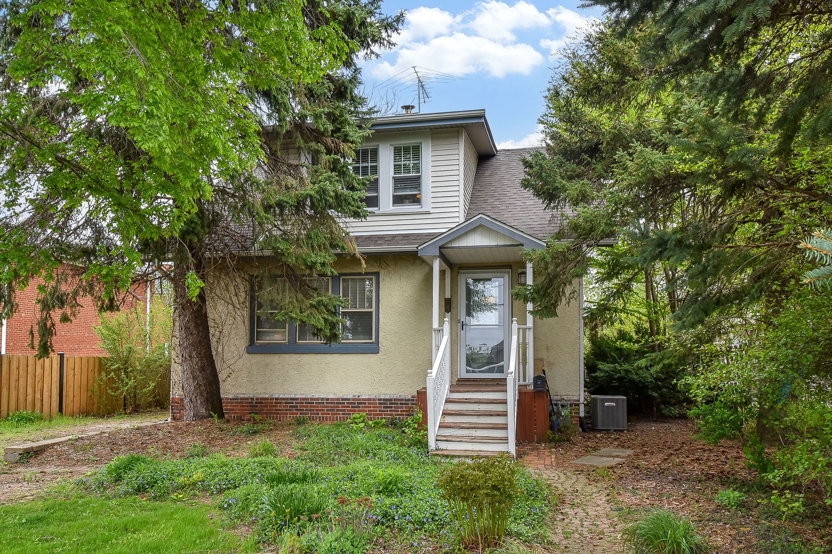 413 Delles Road Wheaton, IL 60187 - Photo 1 of 17 Gallery Image 1