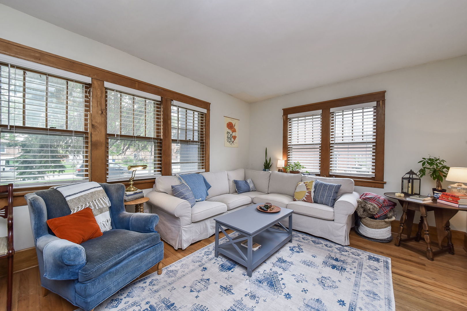 413 Delles Road Wheaton, IL 60187 - Photo 2 of 17 Gallery Image 2