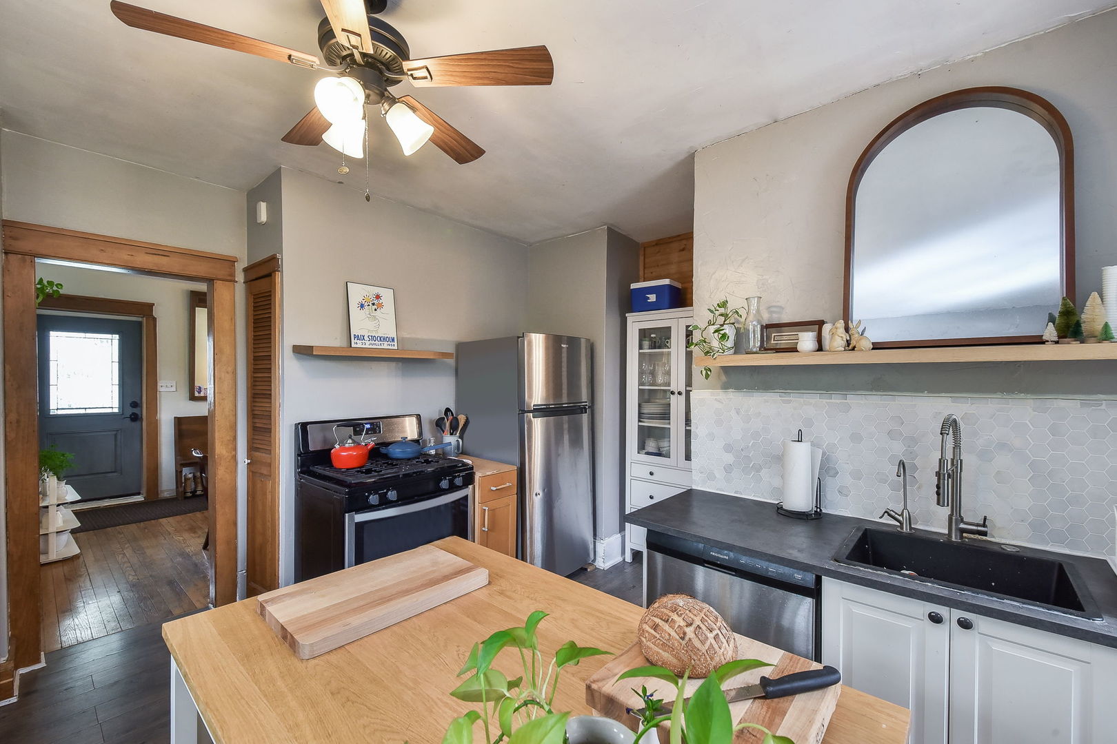 413 Delles Road Wheaton, IL 60187 - Photo 6 of 17 Gallery Image 6