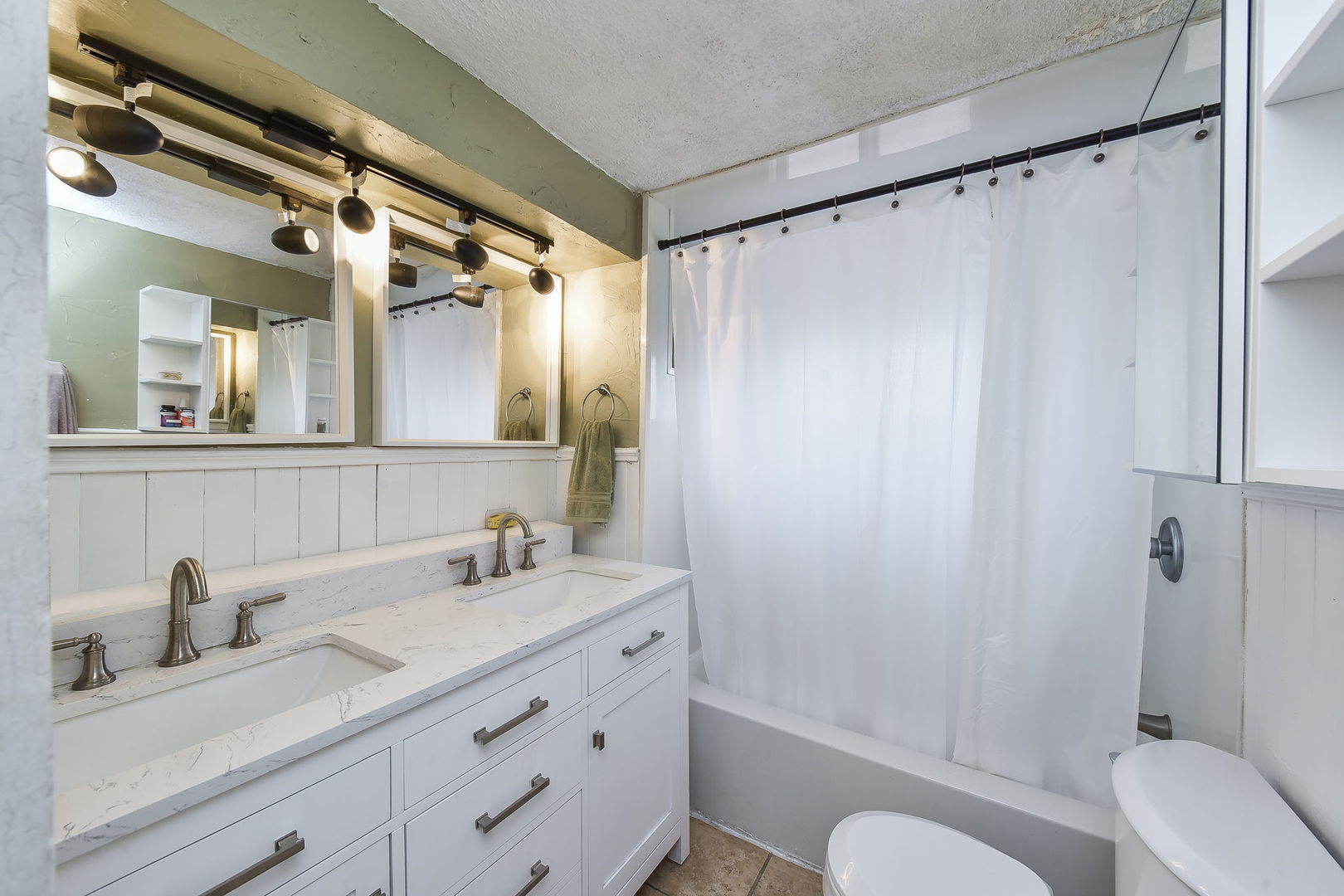 413 Delles Road Wheaton, IL 60187 - Photo 9 of 17 Gallery Image 9