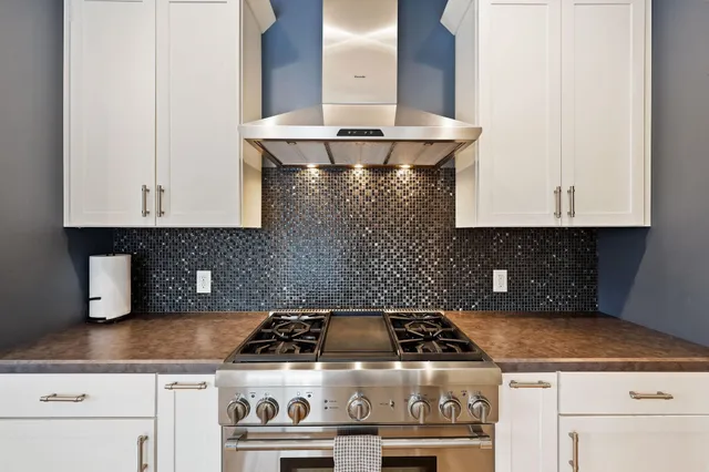 $589,900 | 221 Glen View Road, Mount Horeb, WI 53572