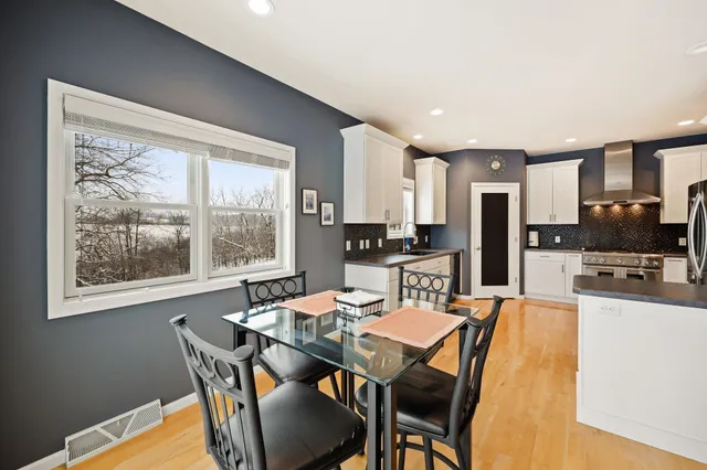 $589,900 | 221 Glen View Road, Mount Horeb, WI 53572