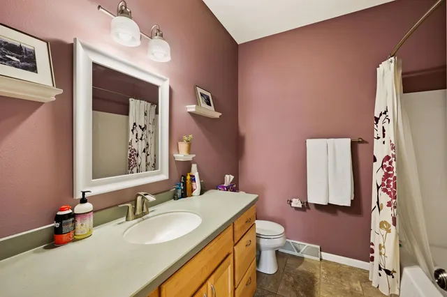 $589,900 | 221 Glen View Road, Mount Horeb, WI 53572