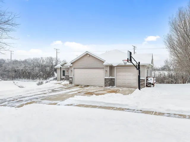 $589,900 | 221 Glen View Road, Mount Horeb, WI 53572