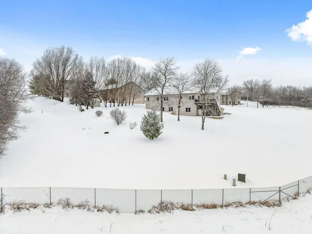 $589,900 | 221 Glen View Road, Mount Horeb, WI 53572
