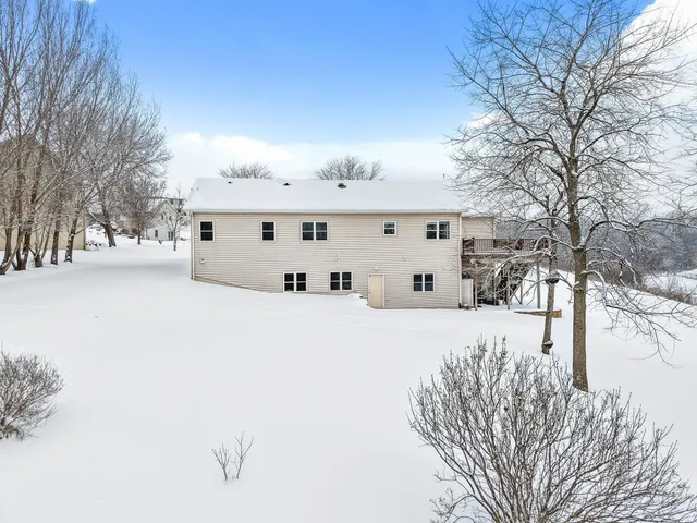 $589,900 | 221 Glen View Road, Mount Horeb, WI 53572