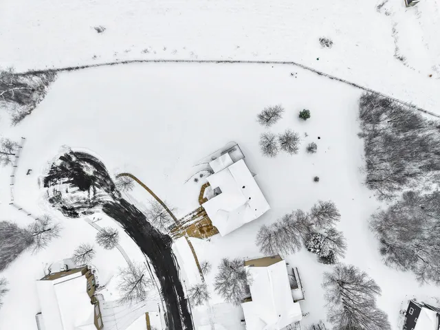 $589,900 | 221 Glen View Road, Mount Horeb, WI 53572