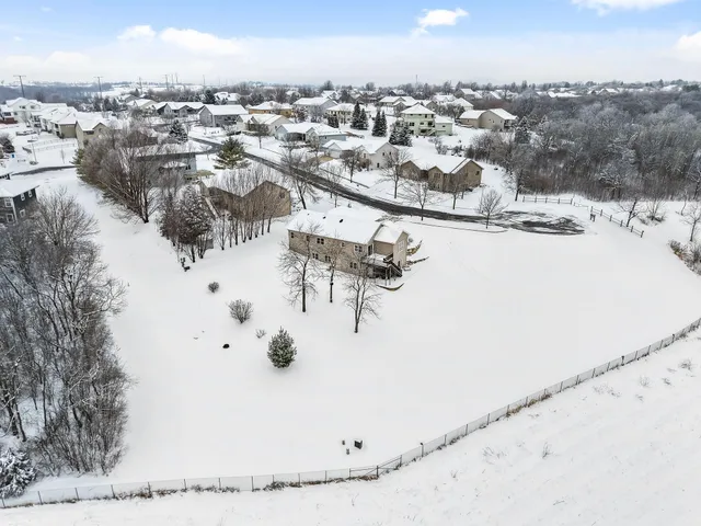 $589,900 | 221 Glen View Road, Mount Horeb, WI 53572