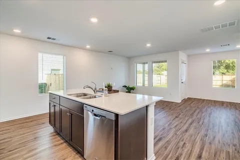 $1,995 | 194 George Neggan Lane, Bastrop, TX 78602