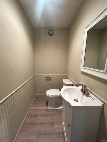 $2,000 | 403 Lincoln Way, South Bend, IN 46601