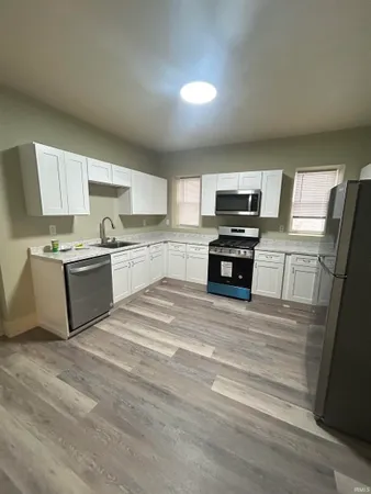 $2,000 | 403 Lincoln Way, South Bend, IN 46601