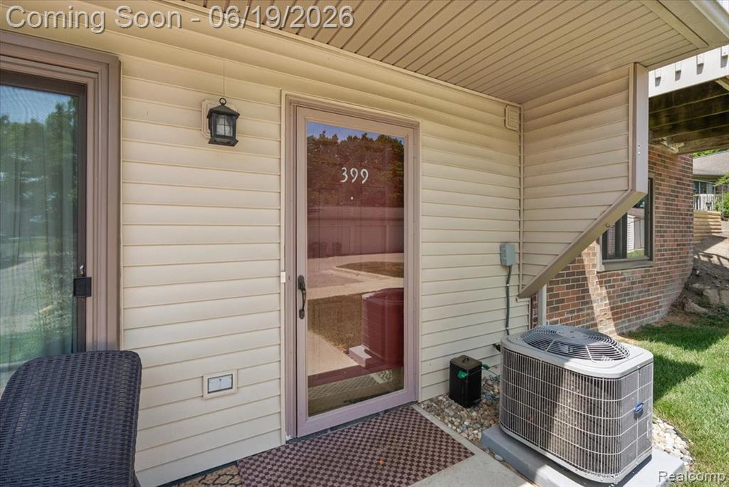 399 Spring Brooke Drive Brighton, MI 48116 - Photo 5 of 23