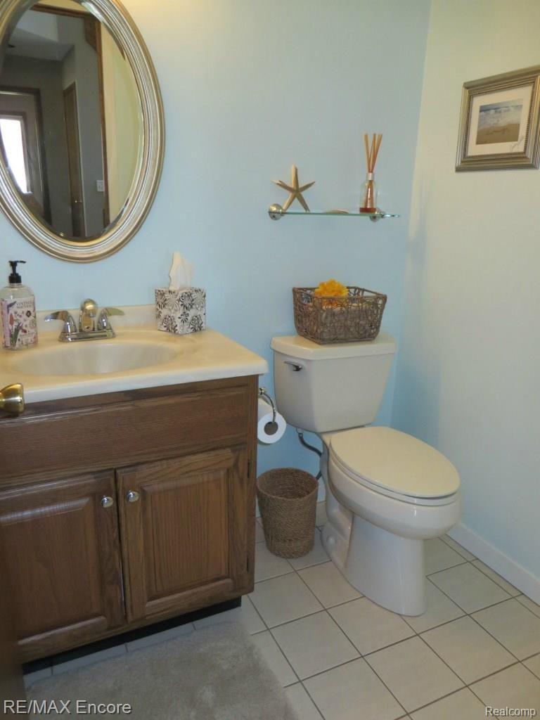 1015 Enfield Road Rochester, MI 48307 - Photo 19 of 32 Powder Room
