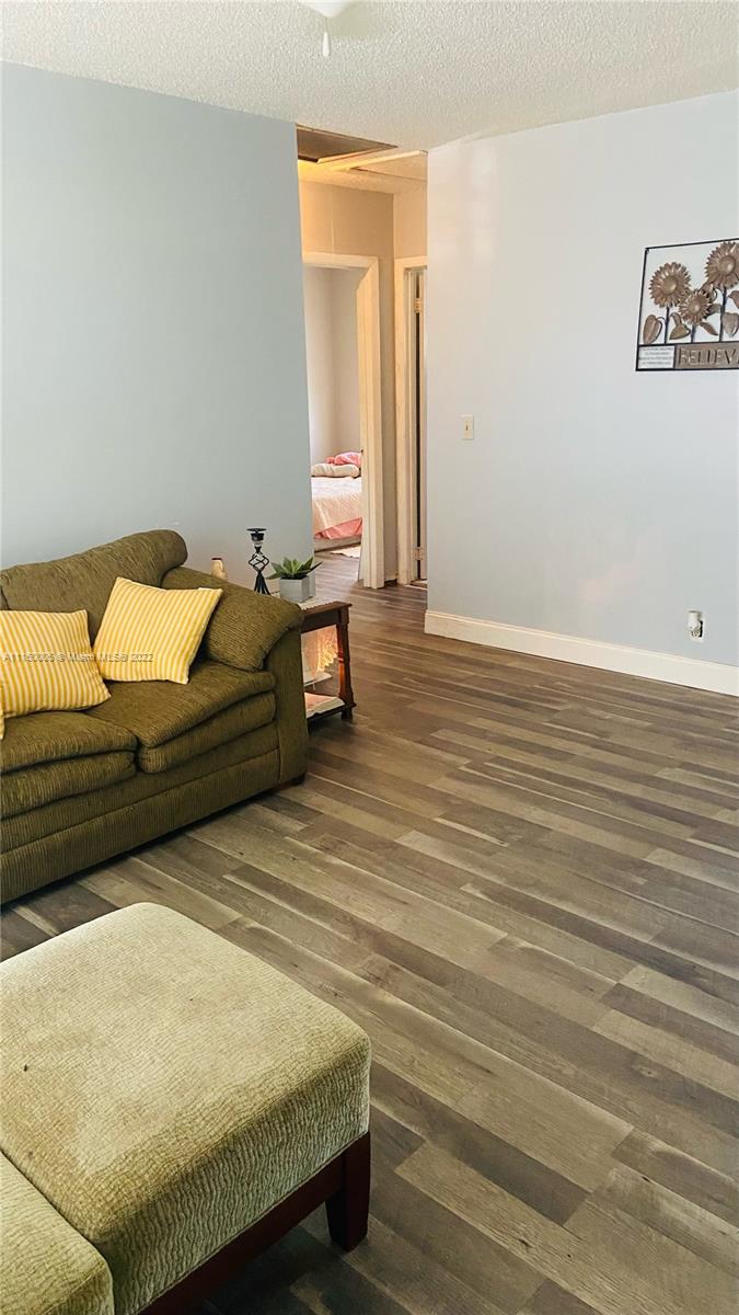 1584 West 33rd Street Riviera Beach, FL 33404 - Photo 4 of 11 Gallery Image 4