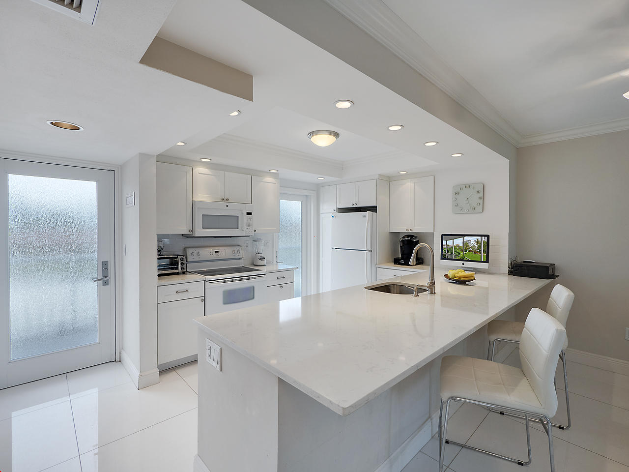 2730 Banyan Road, Unit 26B Boca Raton, FL 33432 - Photo 3 of 17 Kitchen