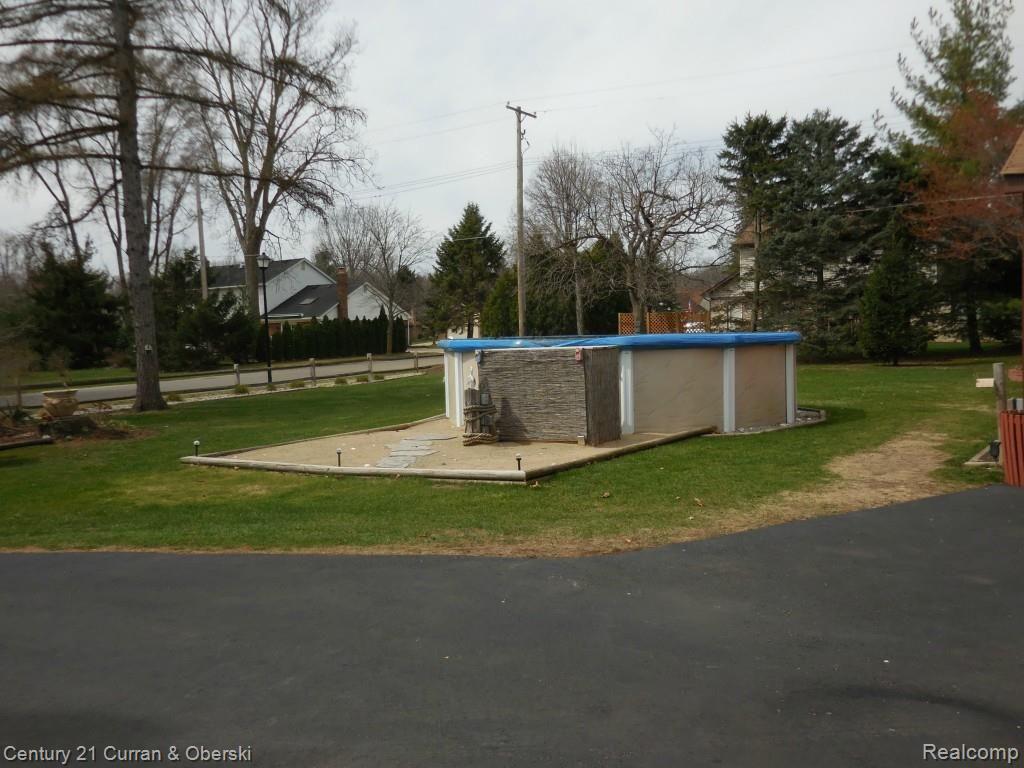18845 Merriman Road Livonia, MI 48152 - Photo 8 of 43 ABOVE GROUND POOL