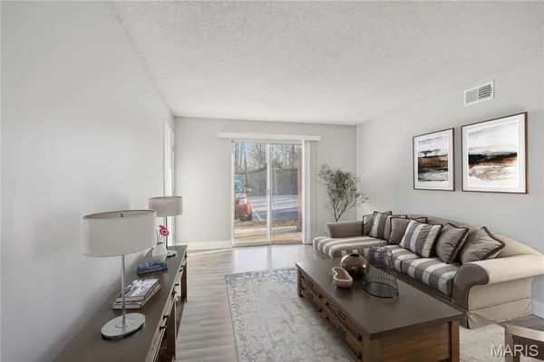 $95,000 | 2781 Blackforest Drive, Unit B, St. Louis, MO 63129