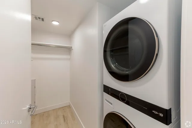 a close up view of a washer and dryer