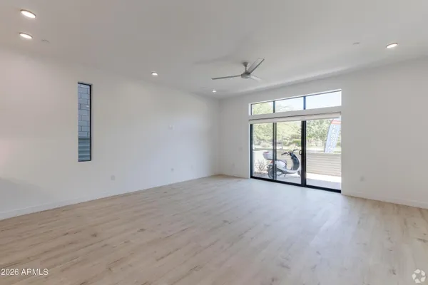 $1,899 | 531 East Willetta Street, Unit 205, Phoenix, AZ 85004