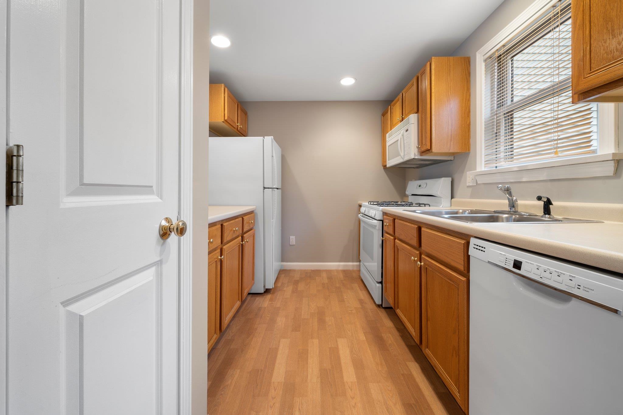 424 Ledgeview Drive Rochester, NH 03839 - Photo 7 of 32