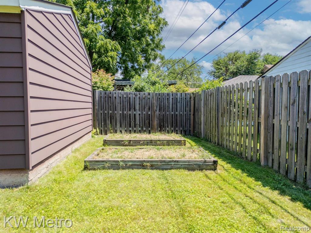 1173 Columbia Road Berkley, MI 48072 - Photo 30 of 37