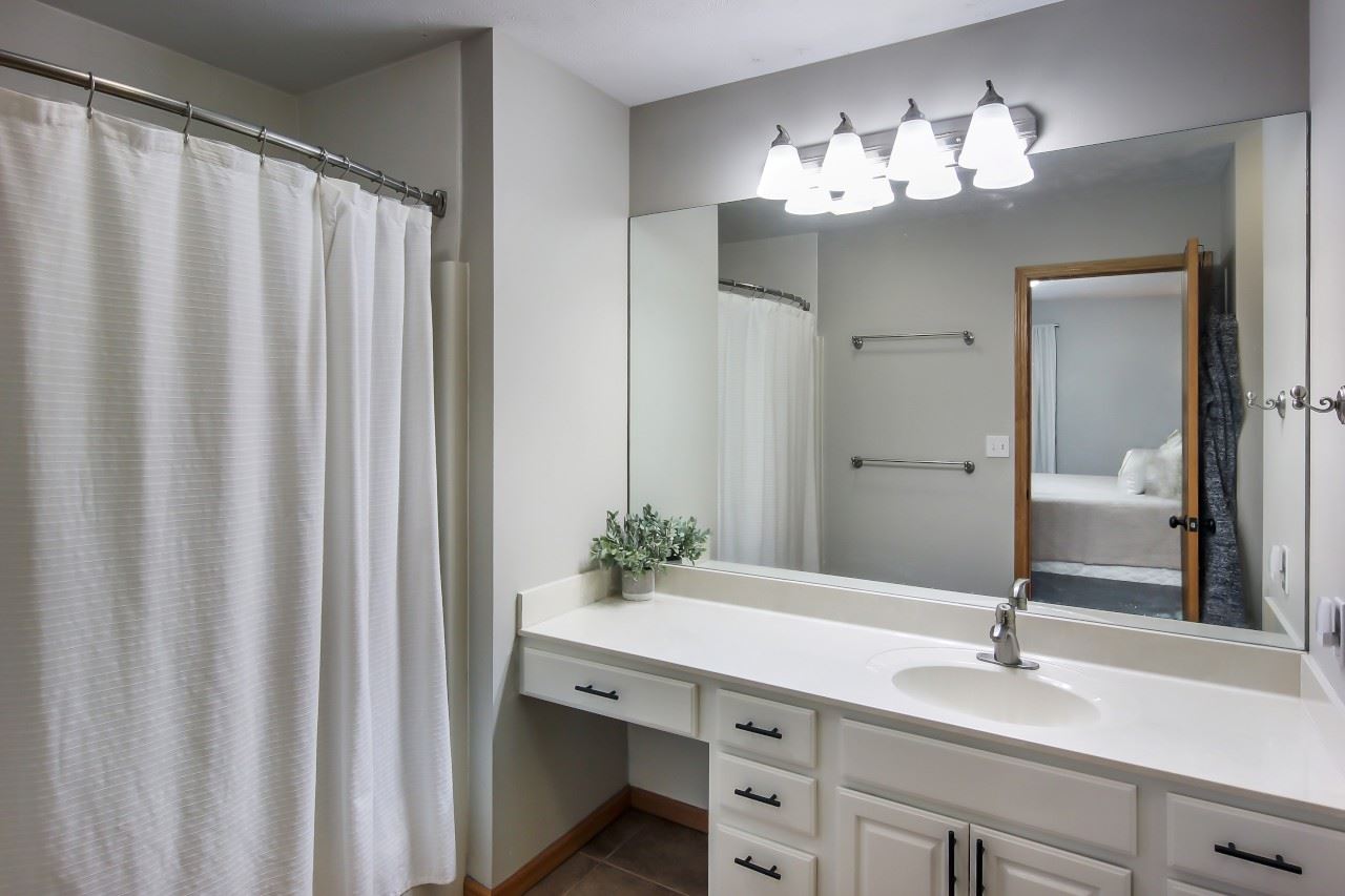 1218 Piccadilly Road Traverse City, MI 49685 - Photo 18 of 34 1880506-17.JPG