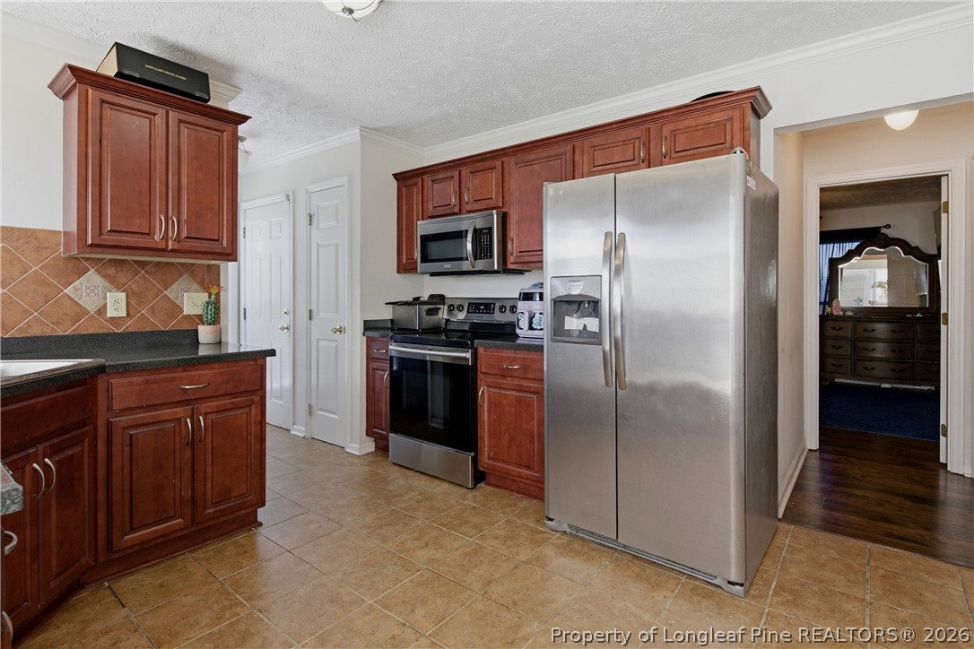 4824 Deer Lakes Road Fayetteville, NC 28311 - Photo 18 of 46 Refrigerator will stay