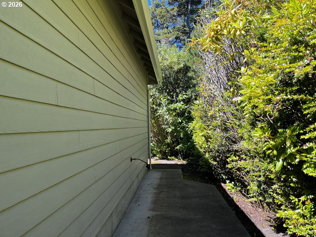 87989 Kelsie Way Florence, OR 97439 - Photo 39 of 45