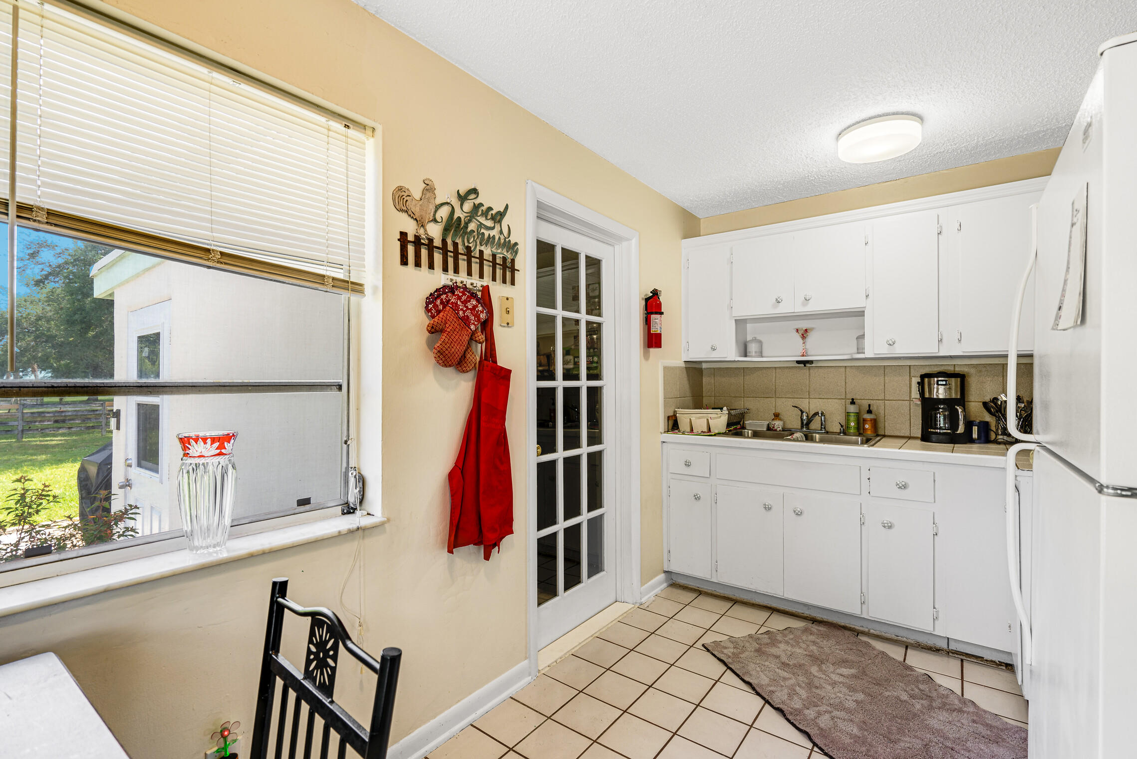 13260 Collecting Canal Road Loxahatchee, FL 33470 - Photo 19 of 37 Kitchen/dinning