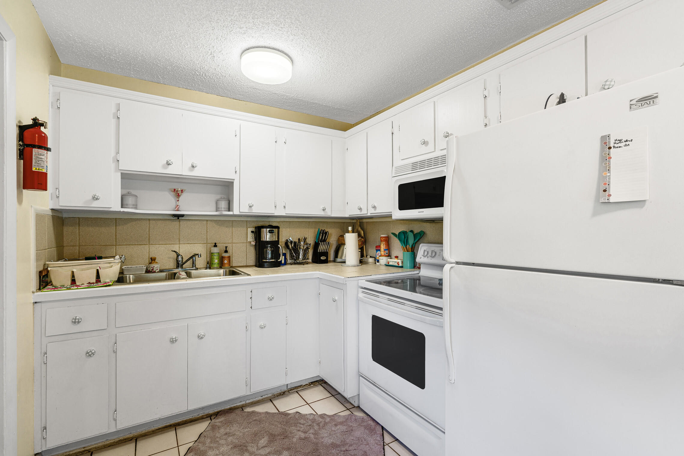 13260 Collecting Canal Road Loxahatchee, FL 33470 - Photo 20 of 37 Kitchen