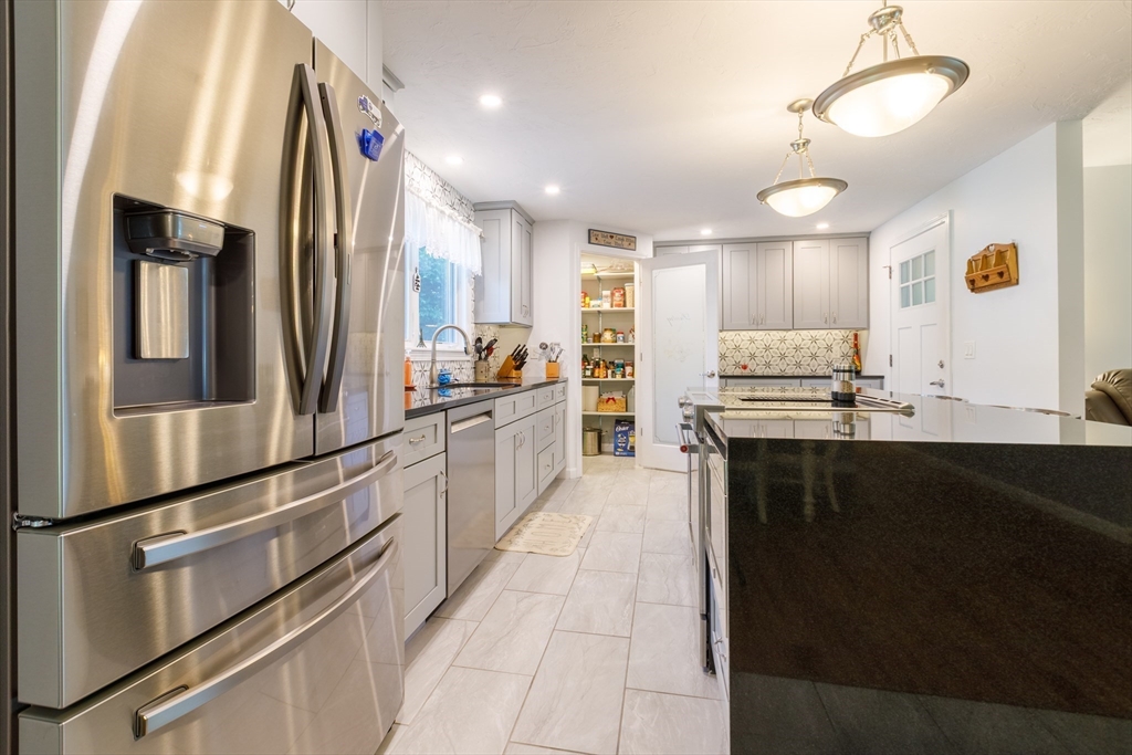 48 Fort Hill Road Oxford, MA 01540 - Photo 8 of 33 Gallery Image 8