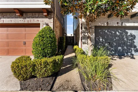 $374,900 | 2720 Church Wood Drive, Houston, TX 77082