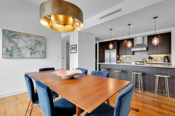 $599,900 | 106 West Seeboth Street, Unit 1203, Milwaukee, WI 53204