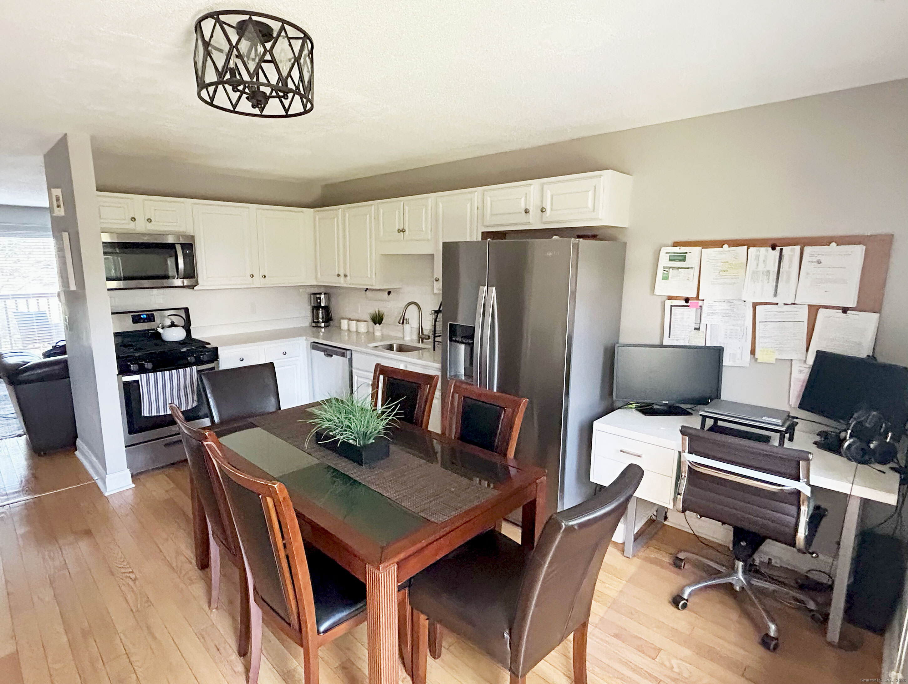 322 Knapps Highway, Unit 322 Fairfield, CT 06825 - Photo 7 of 18 Eat-in kitchen