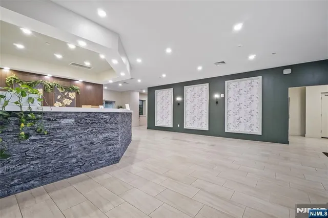 $3,150 | 69 Main Street, Unit 1511, Fort Lee, NJ 07024