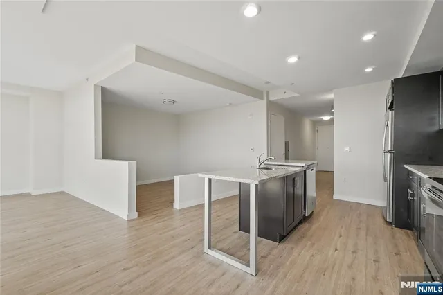 $3,150 | 69 Main Street, Unit 1511, Fort Lee, NJ 07024