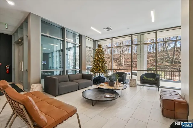 $3,150 | 69 Main Street, Unit 1511, Fort Lee, NJ 07024
