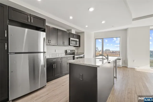 $3,150 | 69 Main Street, Unit 1511, Fort Lee, NJ 07024