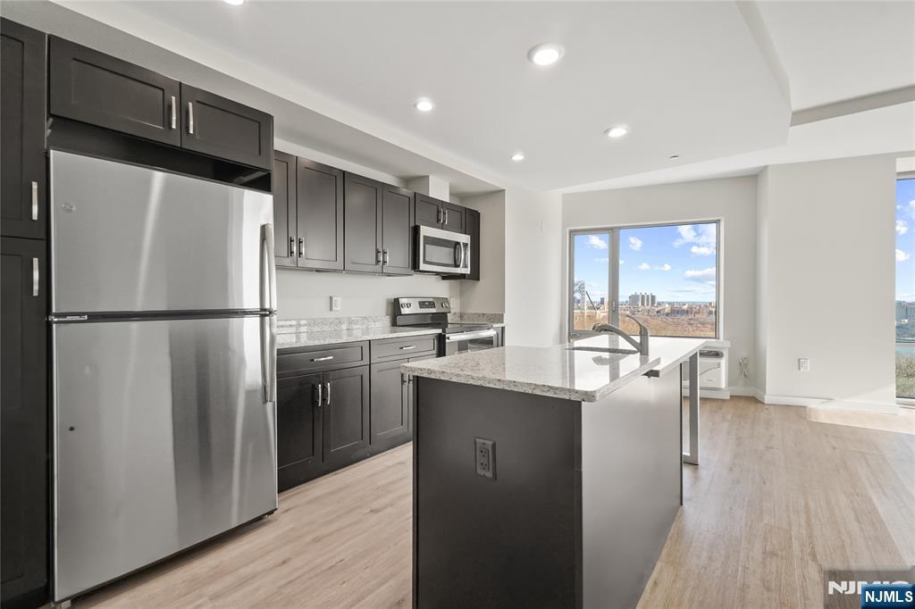 69 Main Street, Unit 1511 Fort Lee, NJ 07024 - Photo 3 of 26