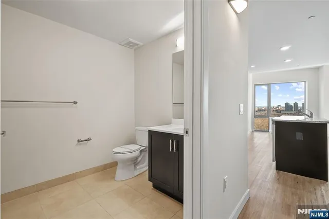 $3,150 | 69 Main Street, Unit 1511, Fort Lee, NJ 07024