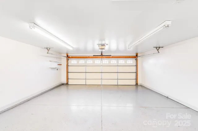 a view of yard with trees