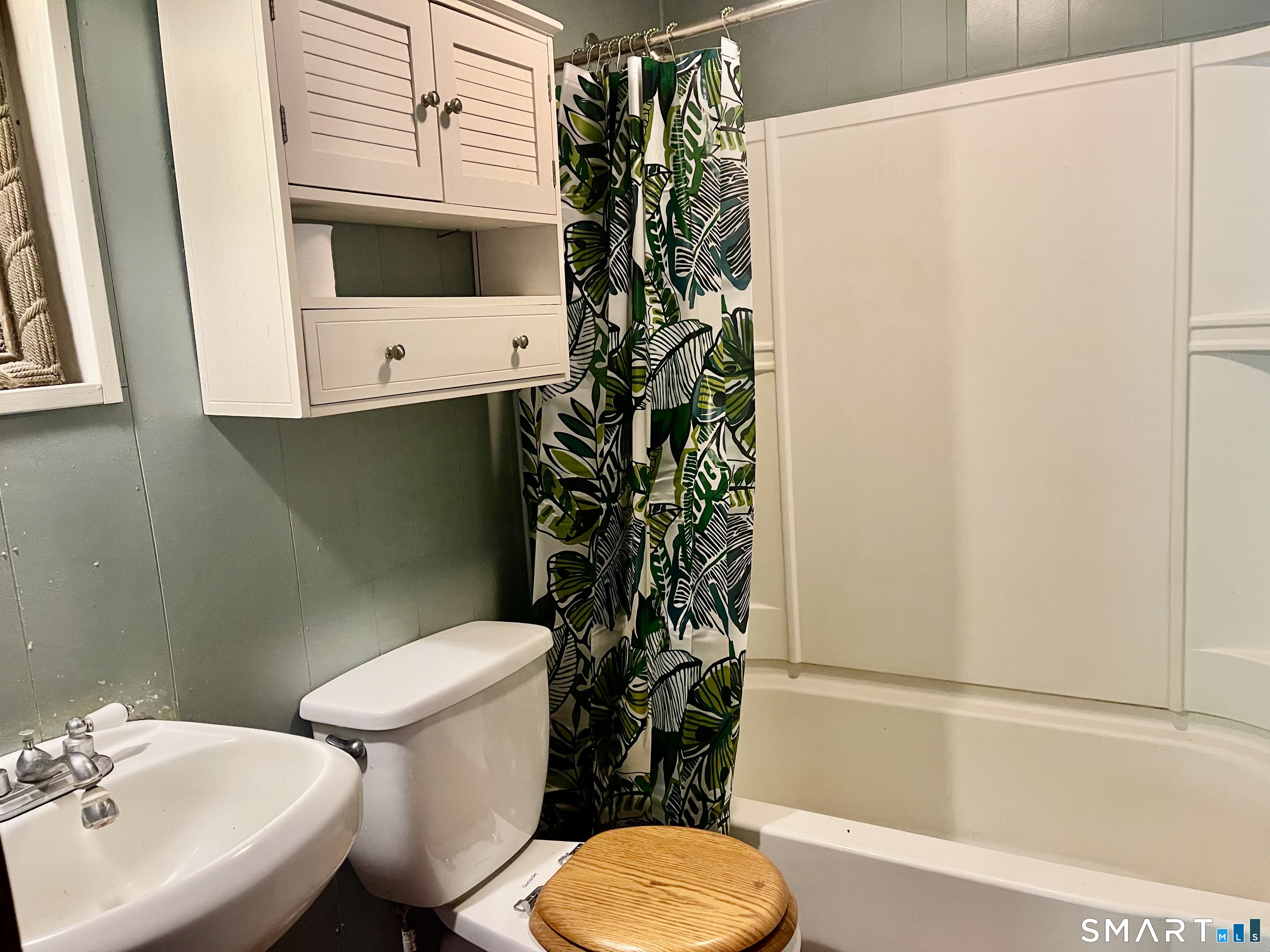 11 Tubbs Spring Drive Weston, CT 06883 - Photo 20 of 36 Hallway tub bath