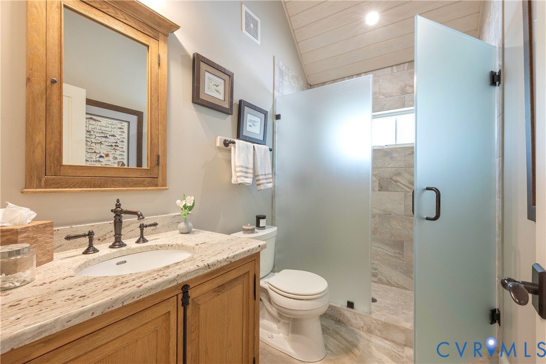 794 River Road West Manakin-Sabot, VA 23103 - Photo 39 of 82 Full bathroom for bedroom 2 and bedroom 3.