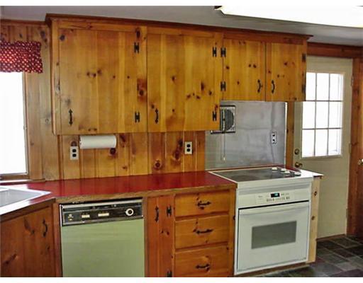 23 Frazier Pasture Road Ogunquit, ME 03907 - Photo 9 of 11 Kitchen.