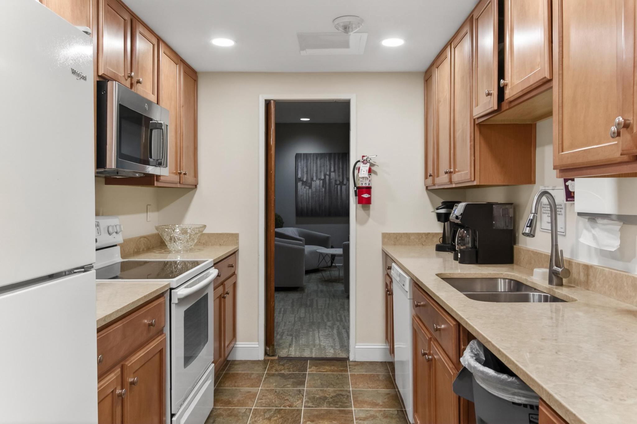 6101 Edsall Road, Unit 312 Alexandria, VA 22304 - Photo 48 of 78 Full Kitchen for Resident Use